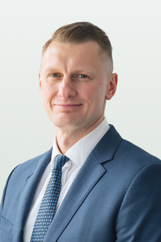 Jakub Orzechowski : 財務開發副總裁